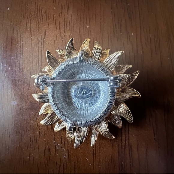 Liz Claiborne Sunflower with Bee Brooch - Picture 3 of 6